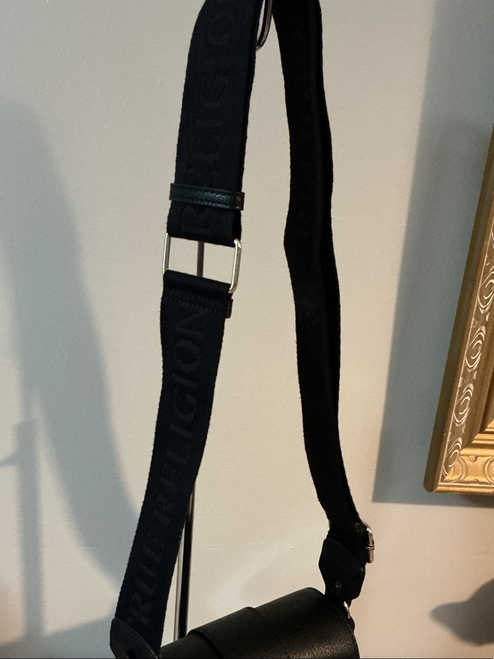 True Religion Mini Flap Crossbody Black with Gold Logo Horseshoe Emblem EUC - Picture 2 of 7